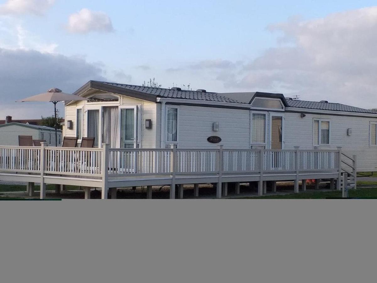 6 Berth Deluxe Ml7 On The Golden Palm Hotel Chapel Saint Leonards Exterior photo